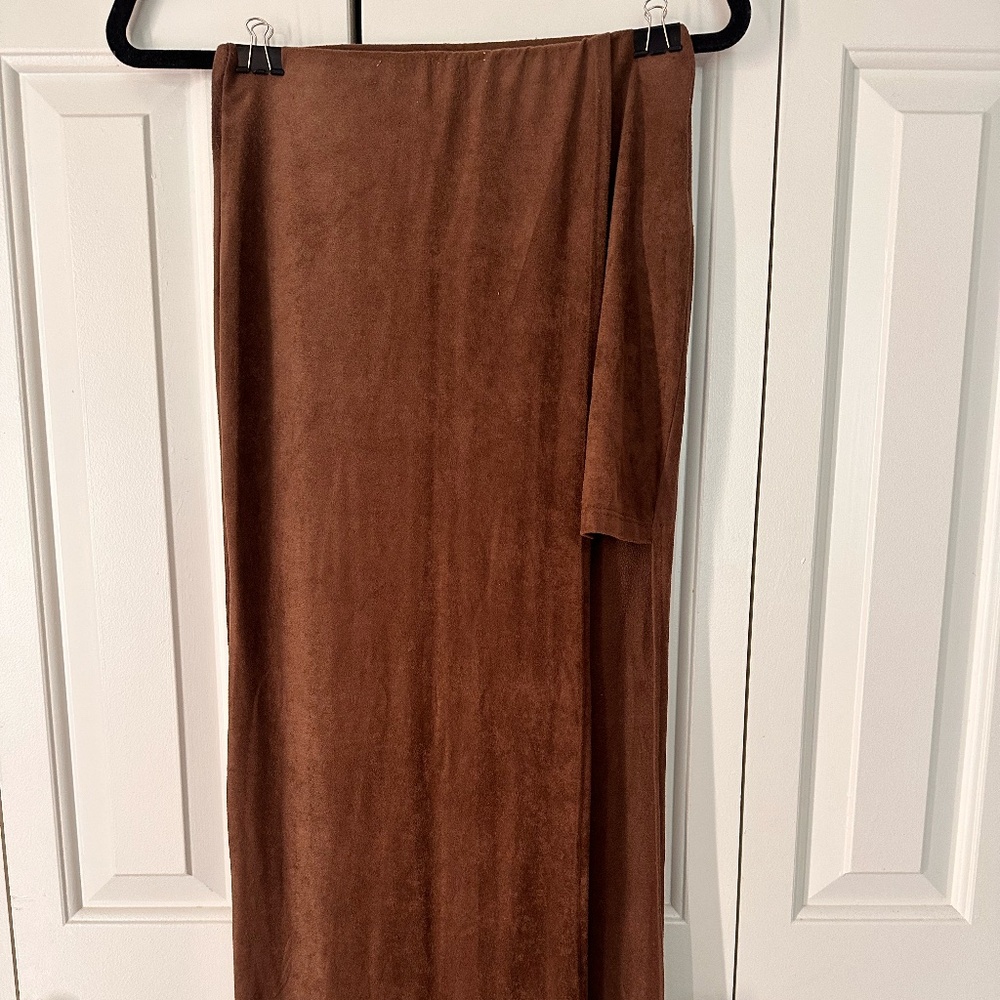 Left-slit Skirt